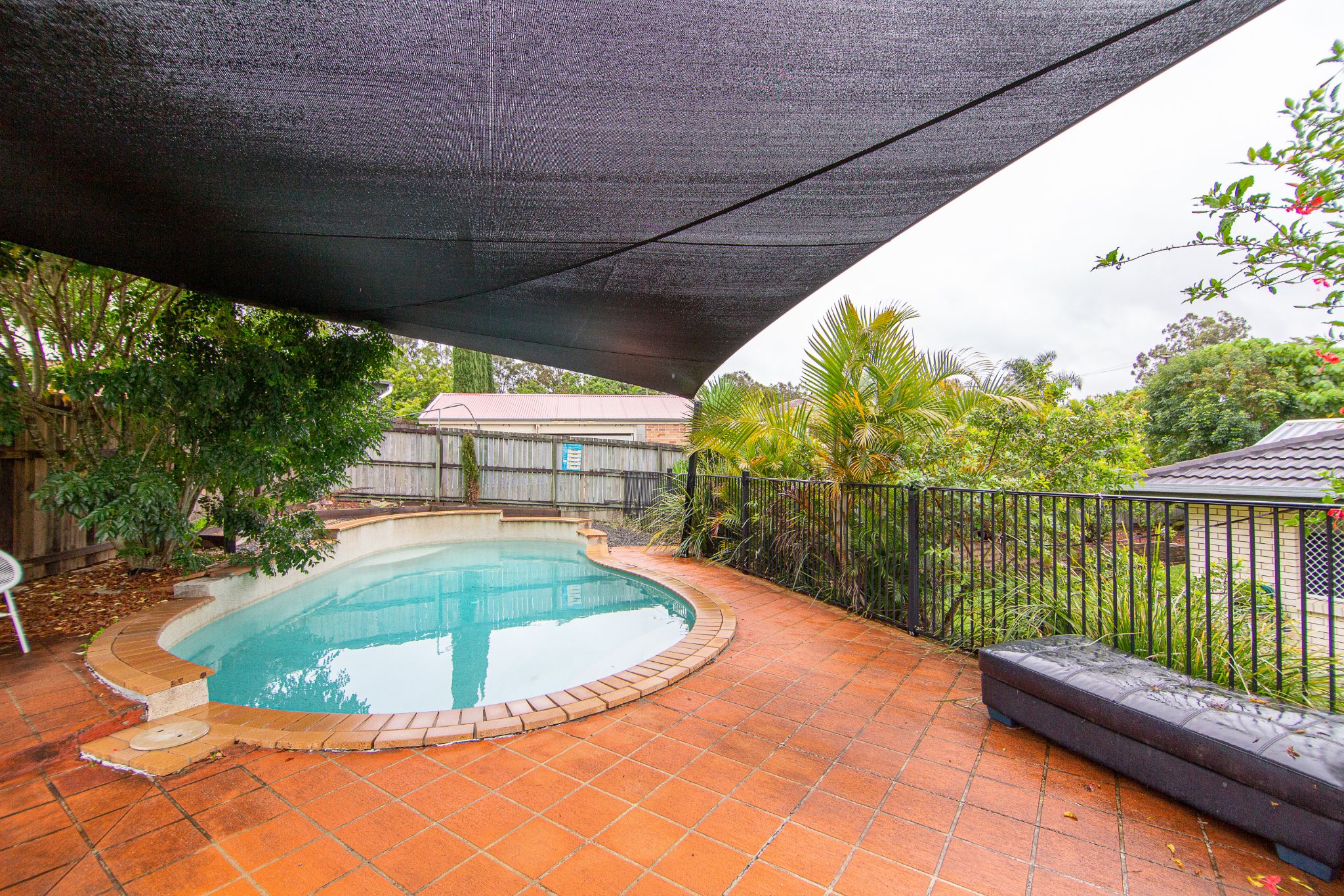 Cozy Regents Park home with pool, entertainment area, BBQ, and garden shed — Home image 3