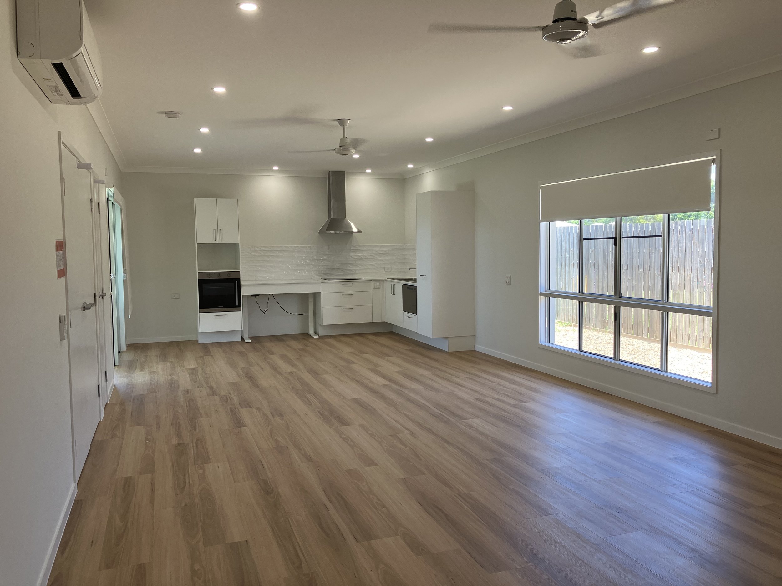 Everhomes  Spacious Three Bedroom SDA in Leafy Burdell — Home image 4