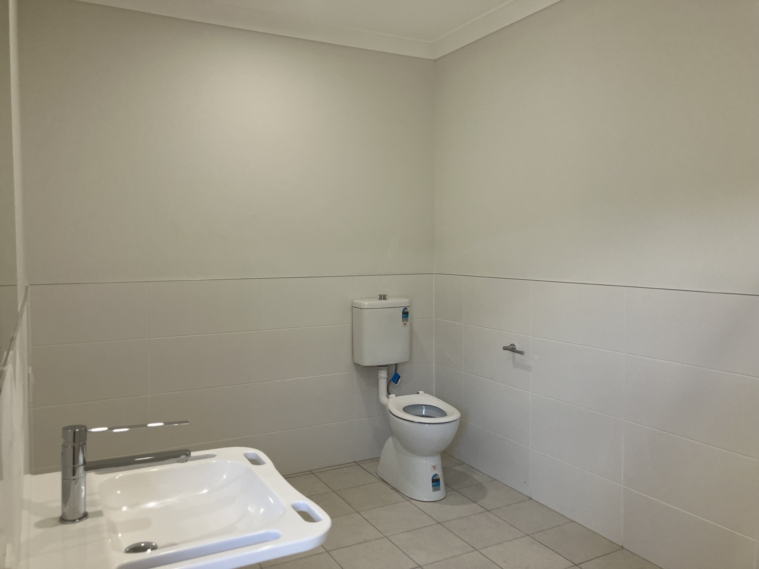 Everhomes  Spacious Three Bedroom SDA in Leafy Burdell — Home image 5