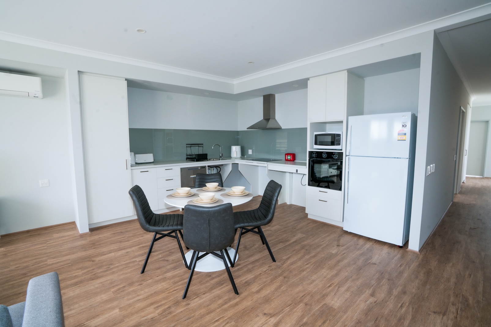 3 Bed High Physical Support House in Ridgewood - AVAILABLE - Incl OOA Room! — Home image 7