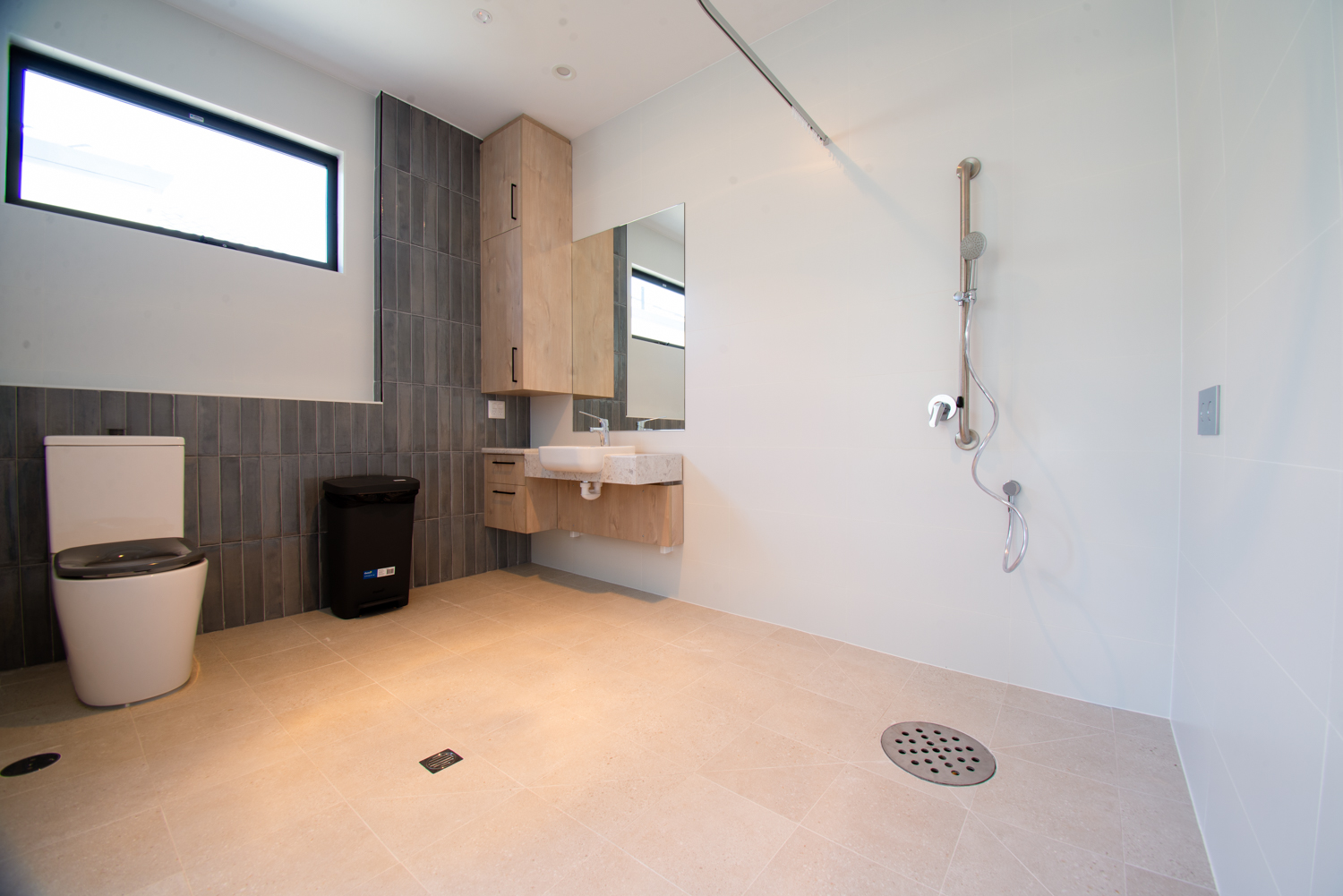 Kemp Street Pearsall SDA House B — Home image 7