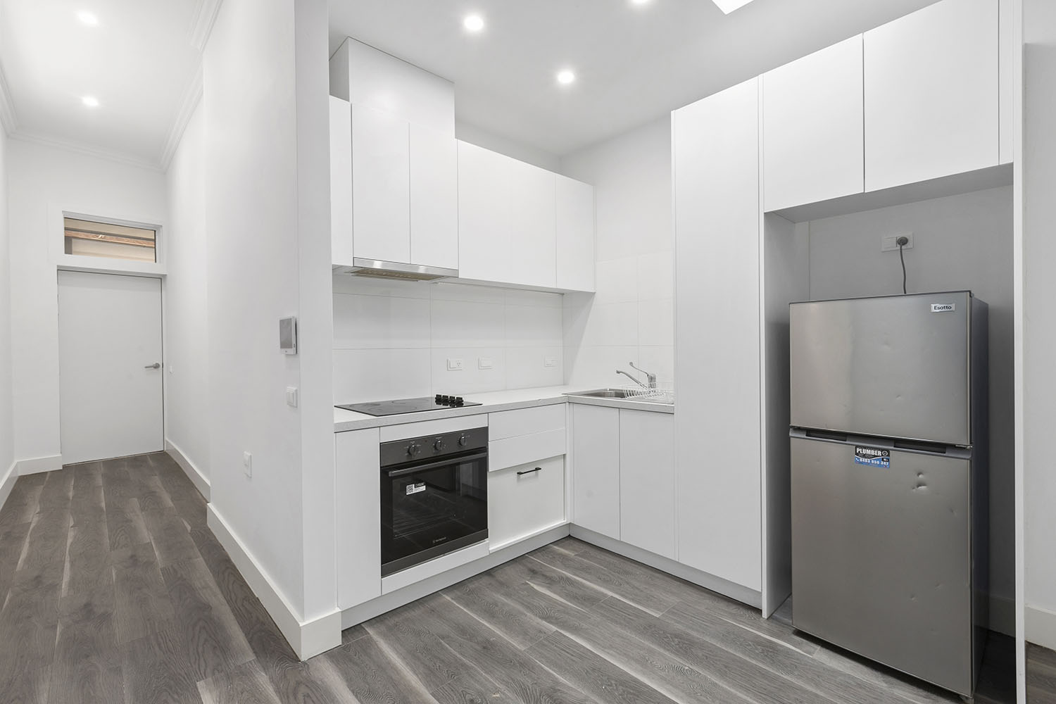 Beautifully Renovated Boutique Apartment in Hampton – A Place to Feel at Home — Home image 3