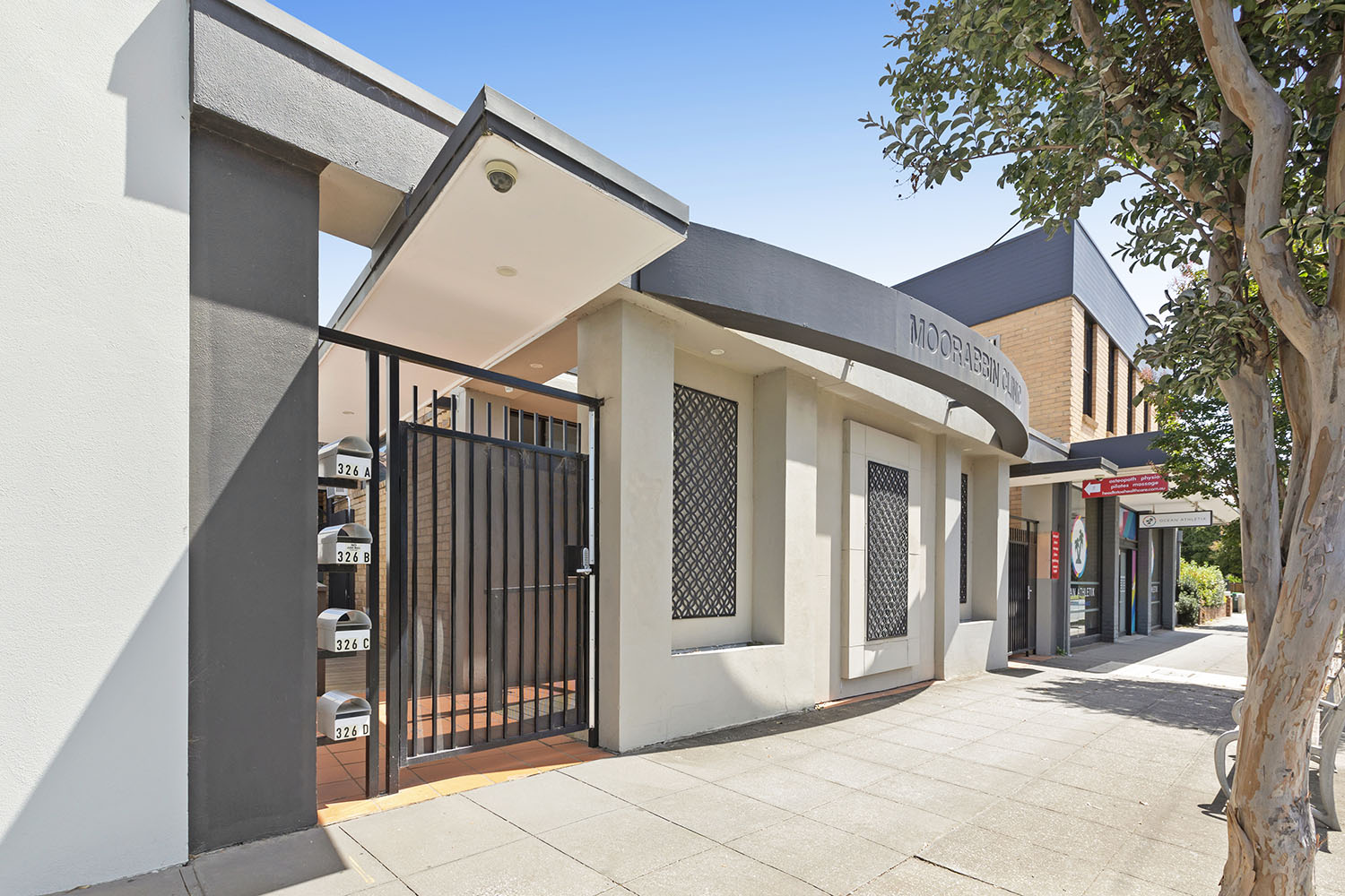 Beautifully Renovated Boutique Apartment in Hampton – A Place to Feel at Home — Home image 2