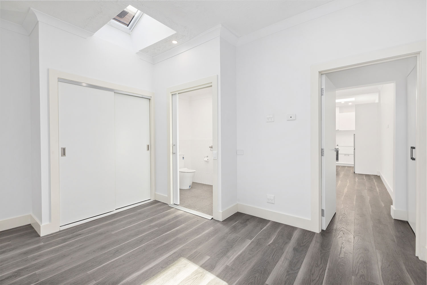 Beautifully Renovated Boutique Apartment in Hampton – A Place to Feel at Home — Home image 3