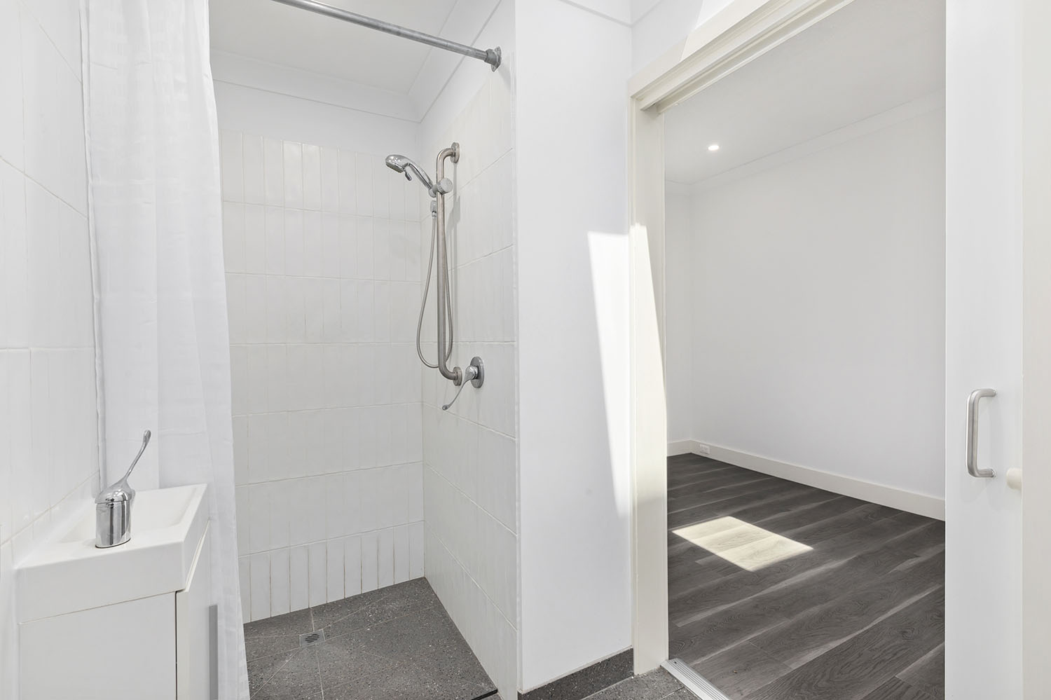 Beautifully Renovated Boutique Apartment in Hampton – A Place to Feel at Home — Home image 6