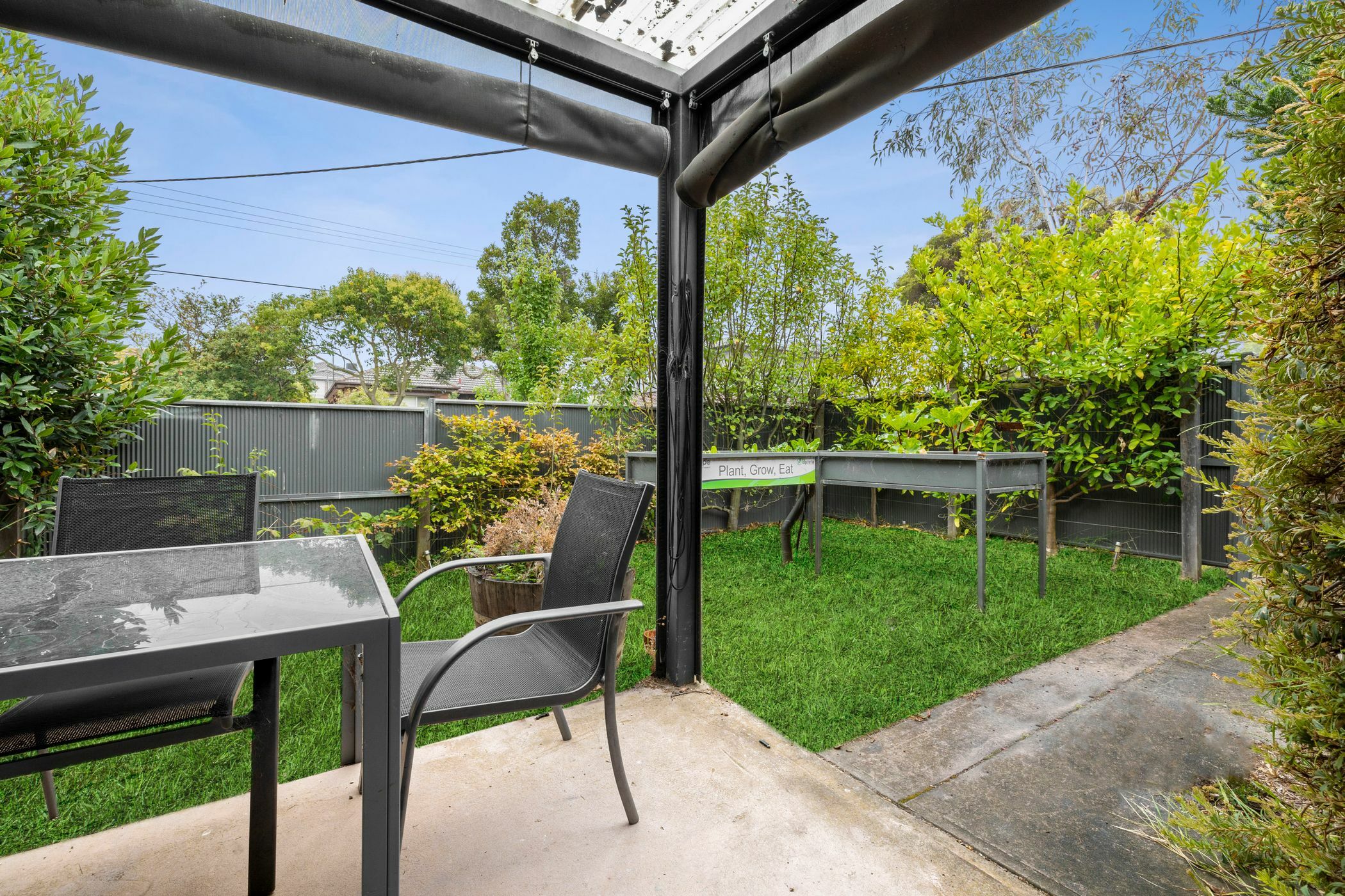 Modern living conveniently close to the station and shops. — Home image 6