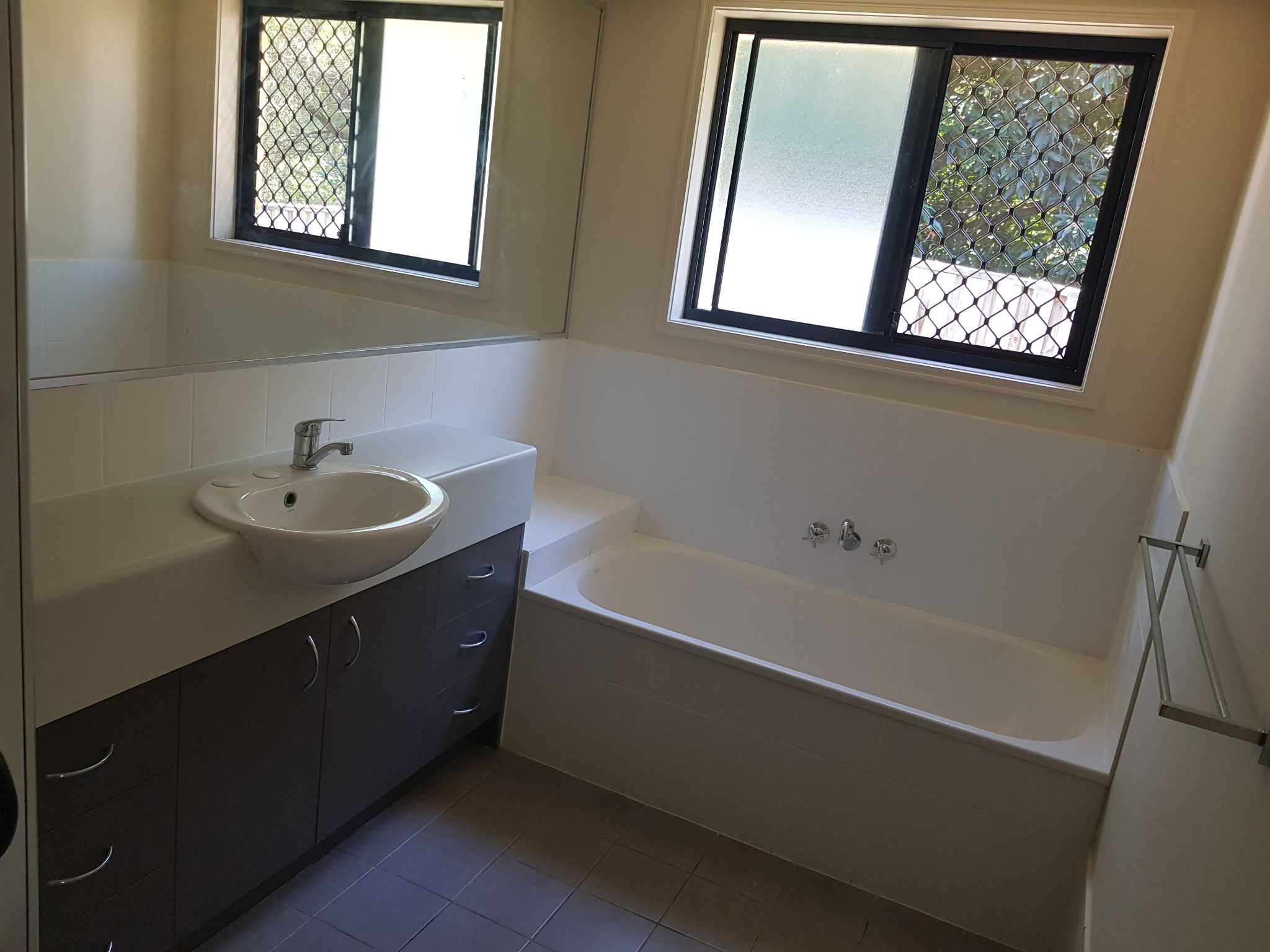 Enjoy this spacious Supported Independent Accommodation with generous sized bedrooms. . — Home image 8