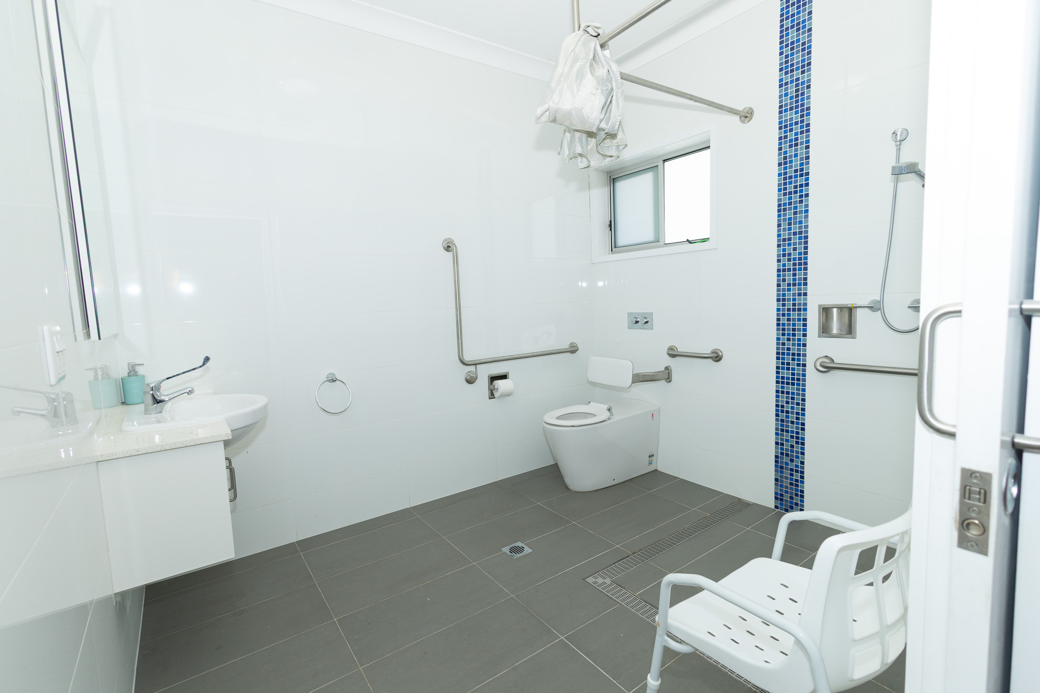 Stylish SDA in Penrith: accessible villa with private backyard — Home image 10