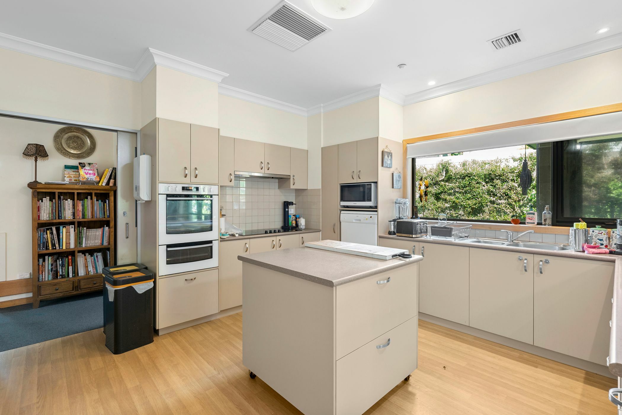 Open plan living in Warrnambool. — Home image 8