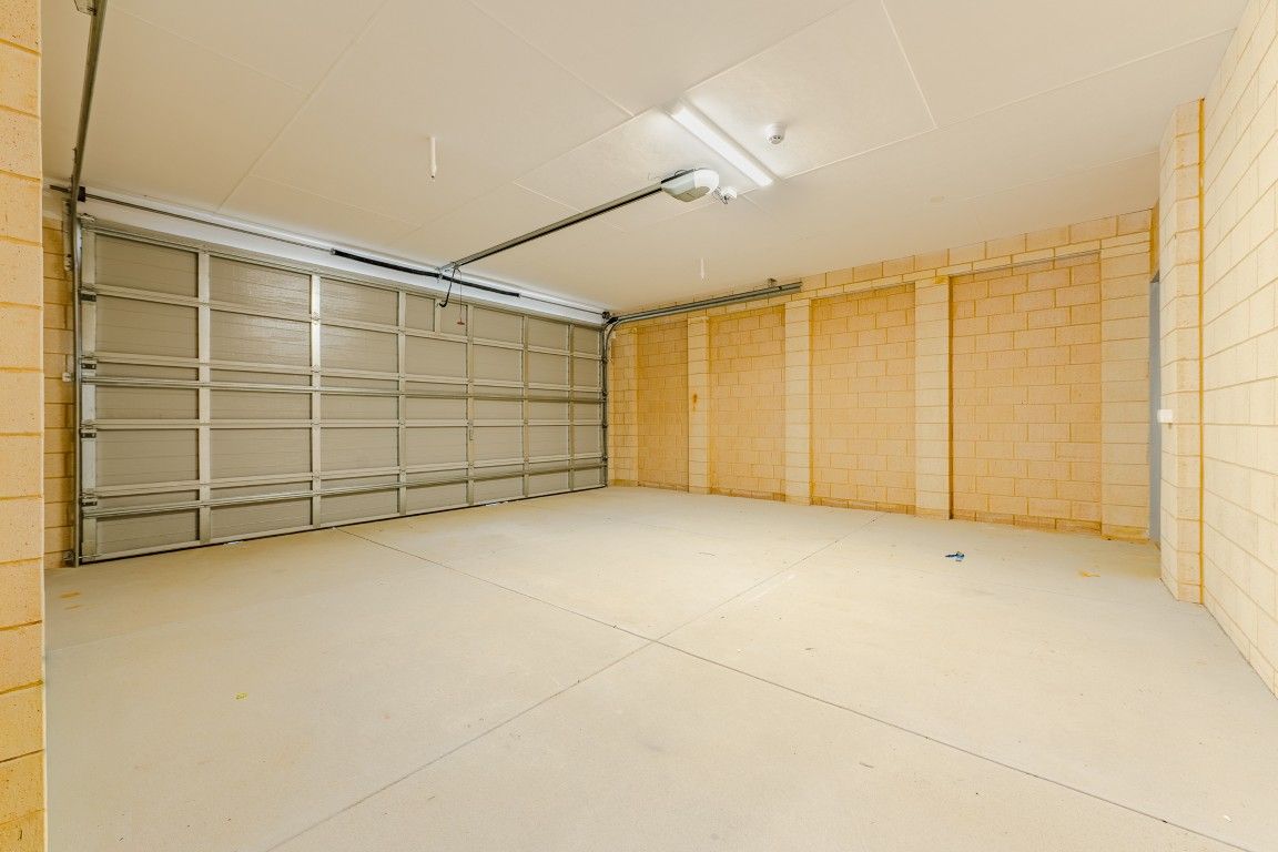 4 BR HPS Oceanfront Home for 3 Residents– OOA & 2 Living Area- Mindarie — Home image 3