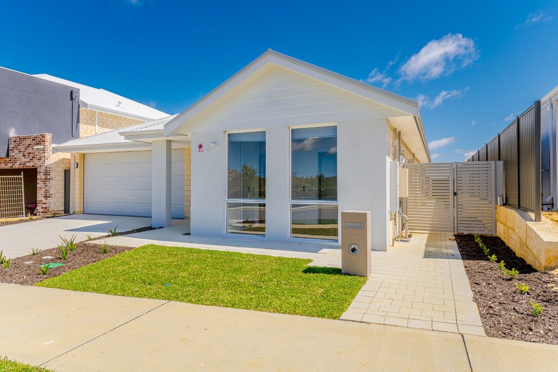 4 BR HPS Oceanfront Home for 3 Residents– OOA & 2 Living Area- Mindarie — Home image 11