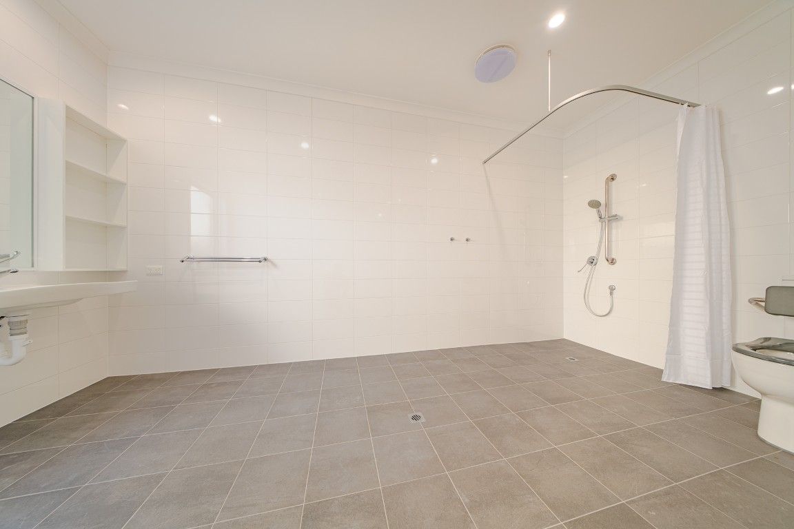 4 BR HPS Oceanfront Home for 3 Residents– OOA & 2 Living Area- Mindarie — Home image 24