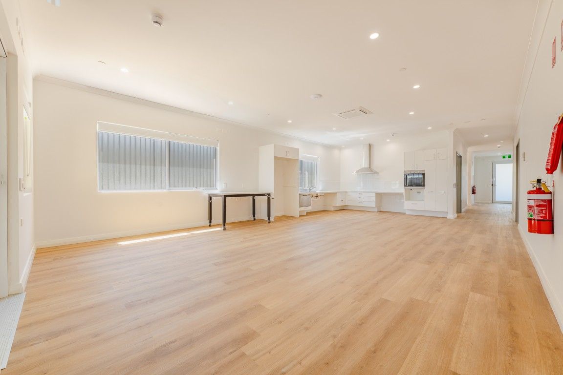 4 BR HPS Oceanfront Home for 3 Residents– OOA & 2 Living Area- Mindarie — Home image 25