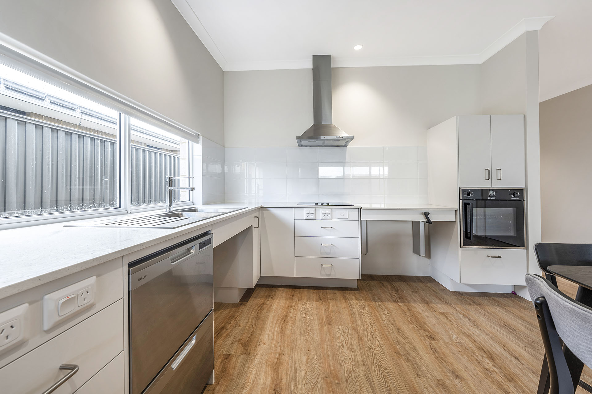 Baldivis: Stunning Furnished HPS Home – Move-In Ready! — Home image 2