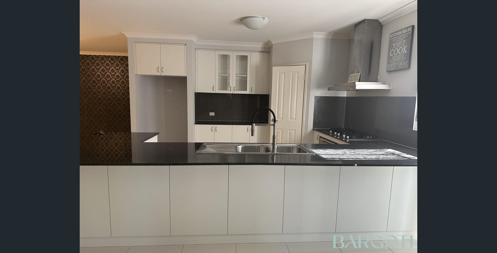 Shared Accommodation - CAVERSHAM — Home image 11