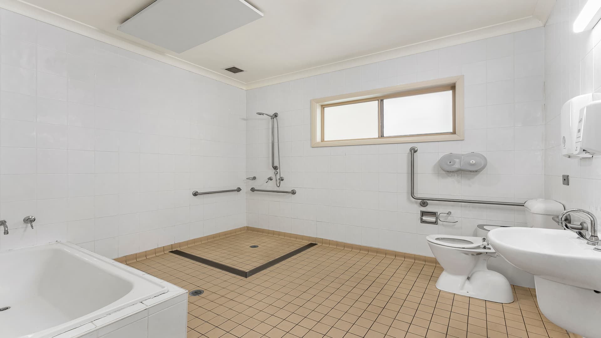 Modern, convenient living in central Miranda. SDA design category ‘Basic’ — Home image 5