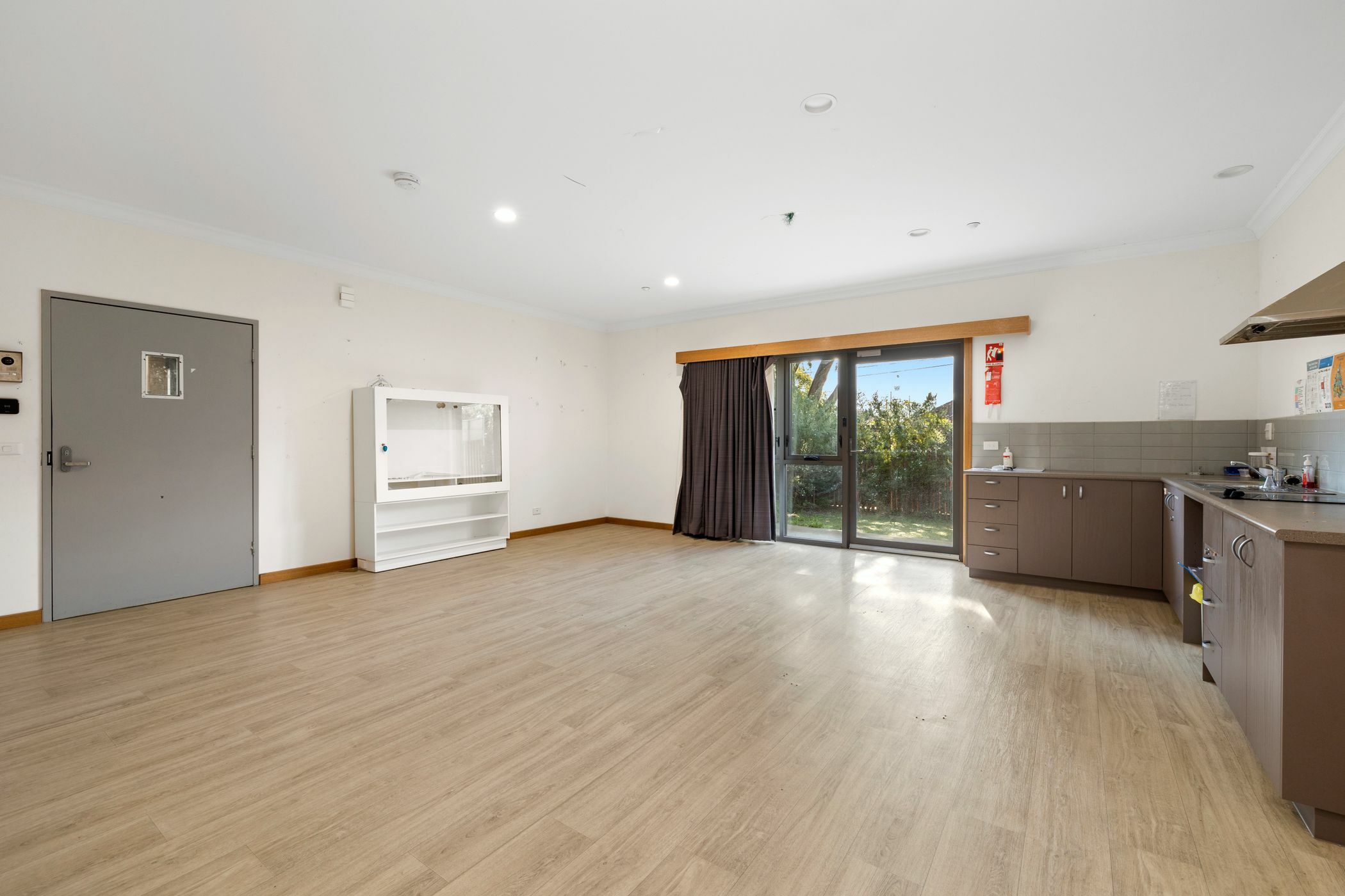 Sought after spacious robust built home of your own in Moorabbin — Home image 3