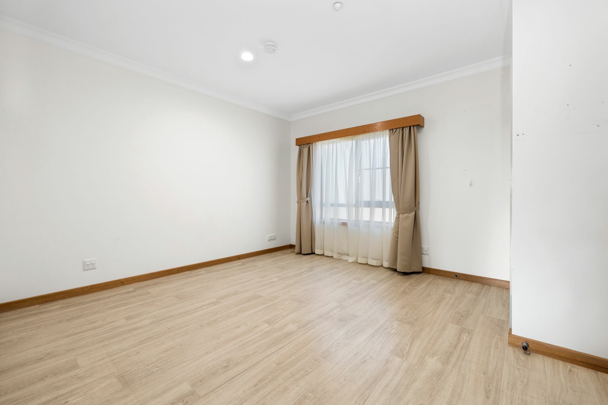 Sought after spacious robust built home of your own in Moorabbin — Home image 4
