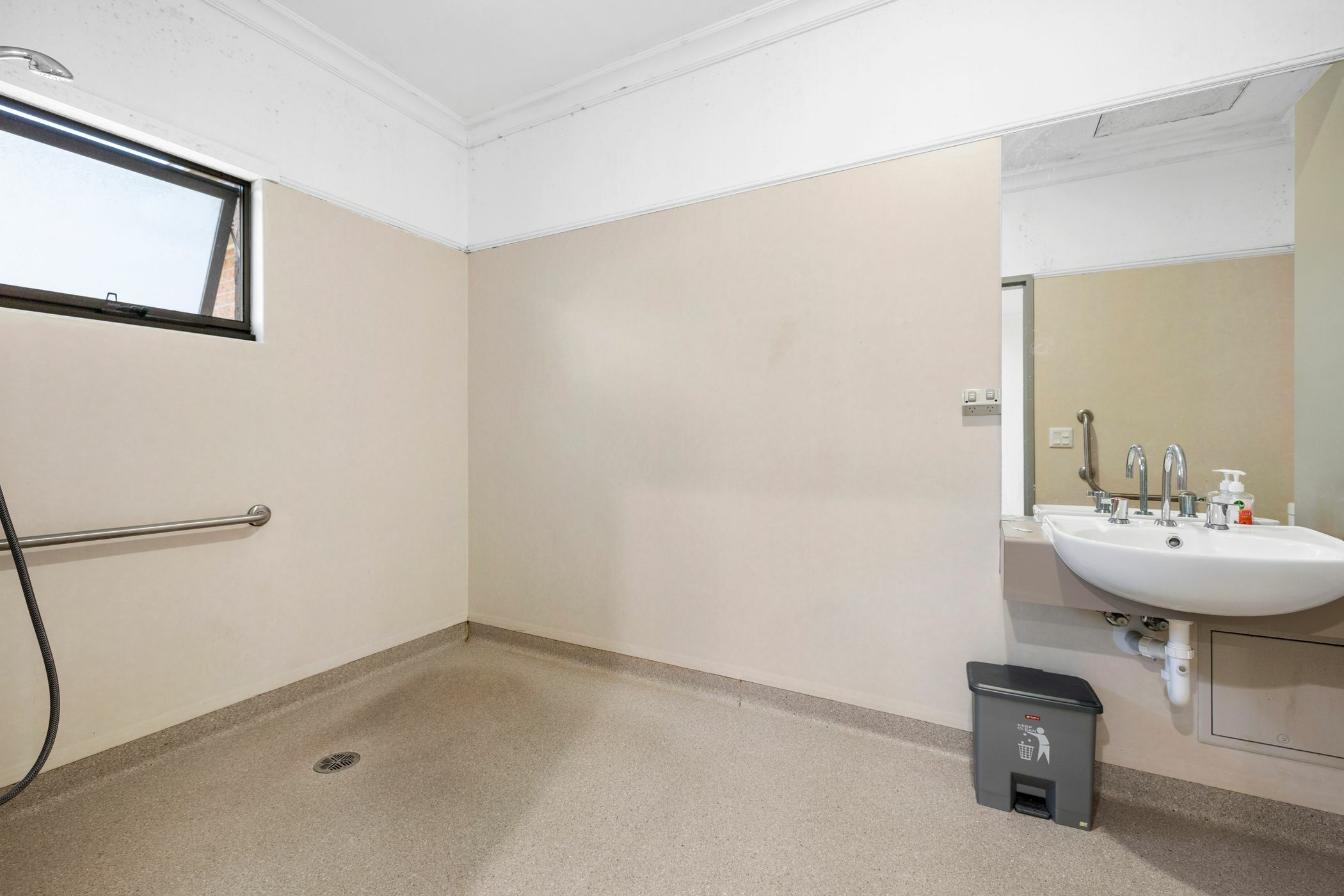 Sought after spacious robust built home of your own in Moorabbin — Home image 5