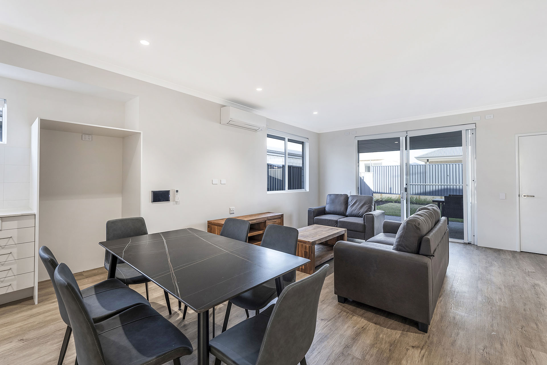 HPS 2-Resident Home in Baldivis, WA – Ready for Immediate Move in! — Home image 2