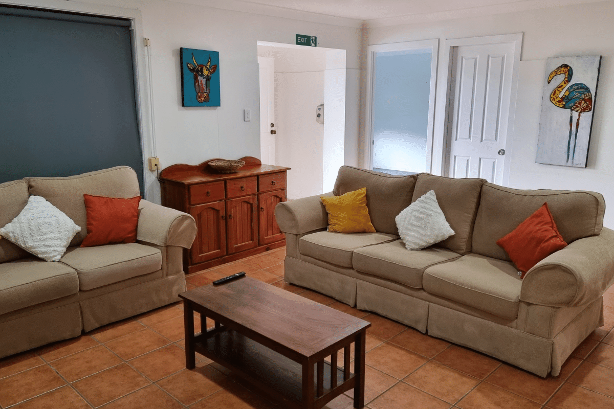 Enjoy beautiful parklands and a friendly, social home in suburban Albion Park — Home image 2