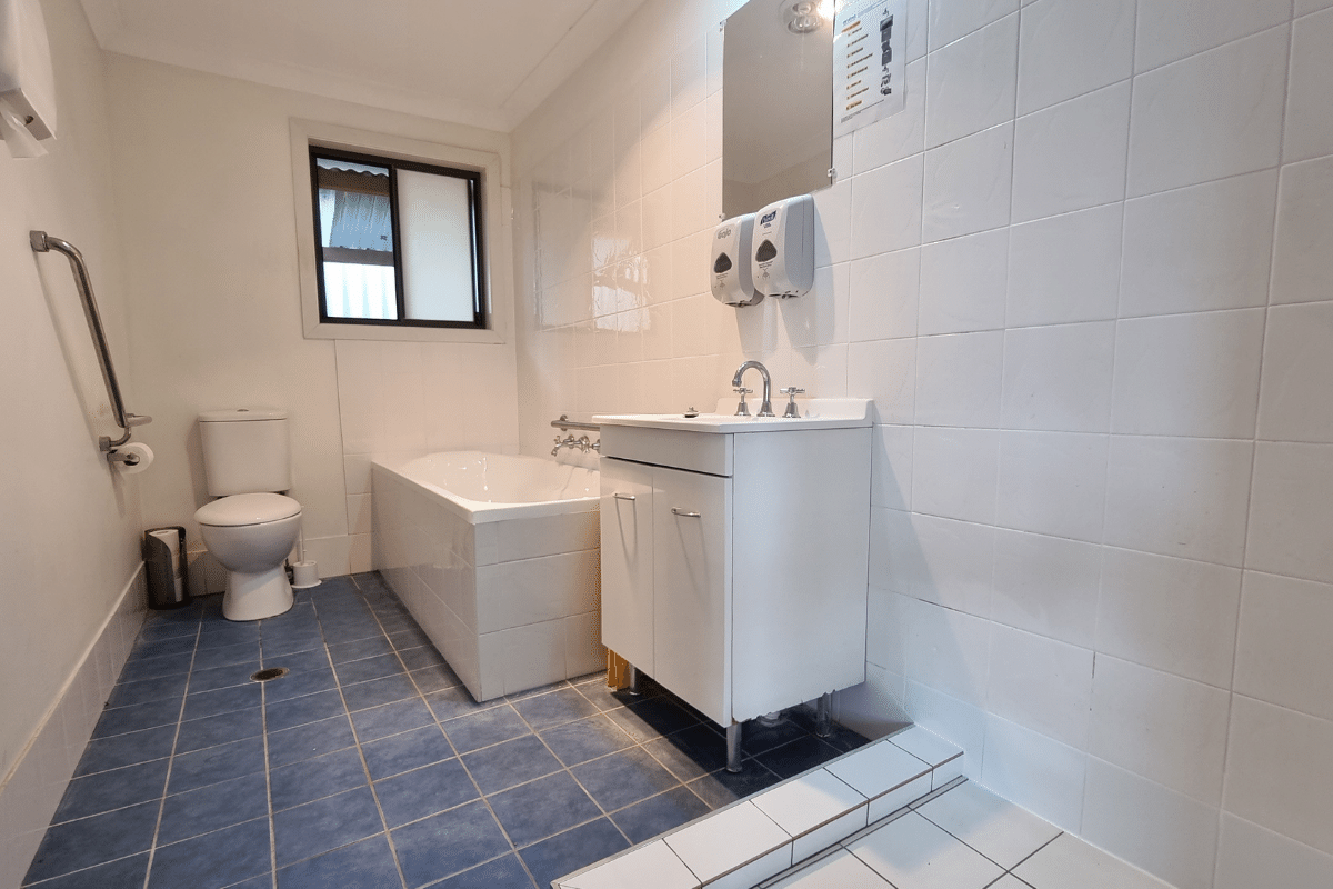 Enjoy beautiful parklands and a friendly, social home in suburban Albion Park — Home image 8