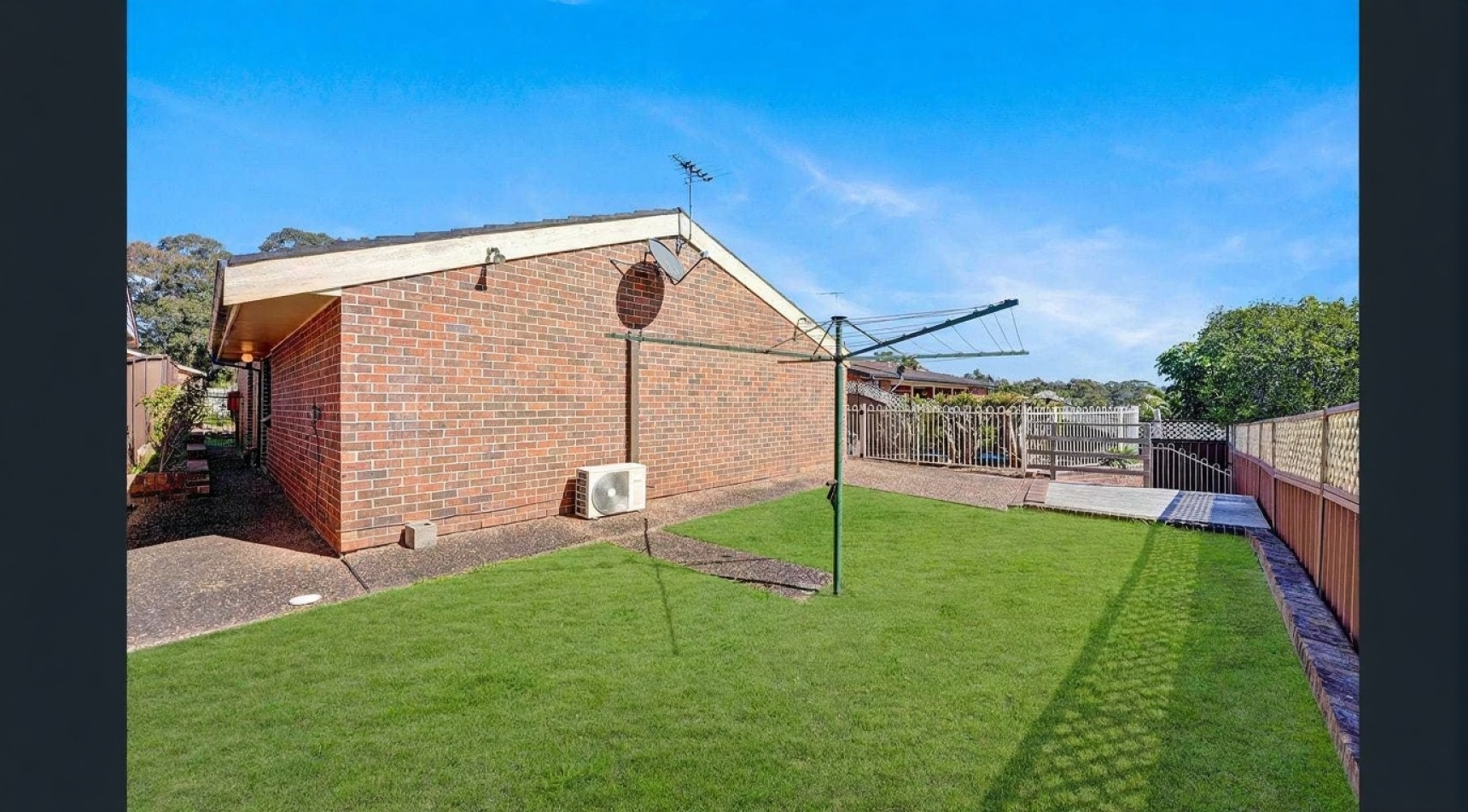 SIL with Swimming pool and jacuzzi — Home image 2