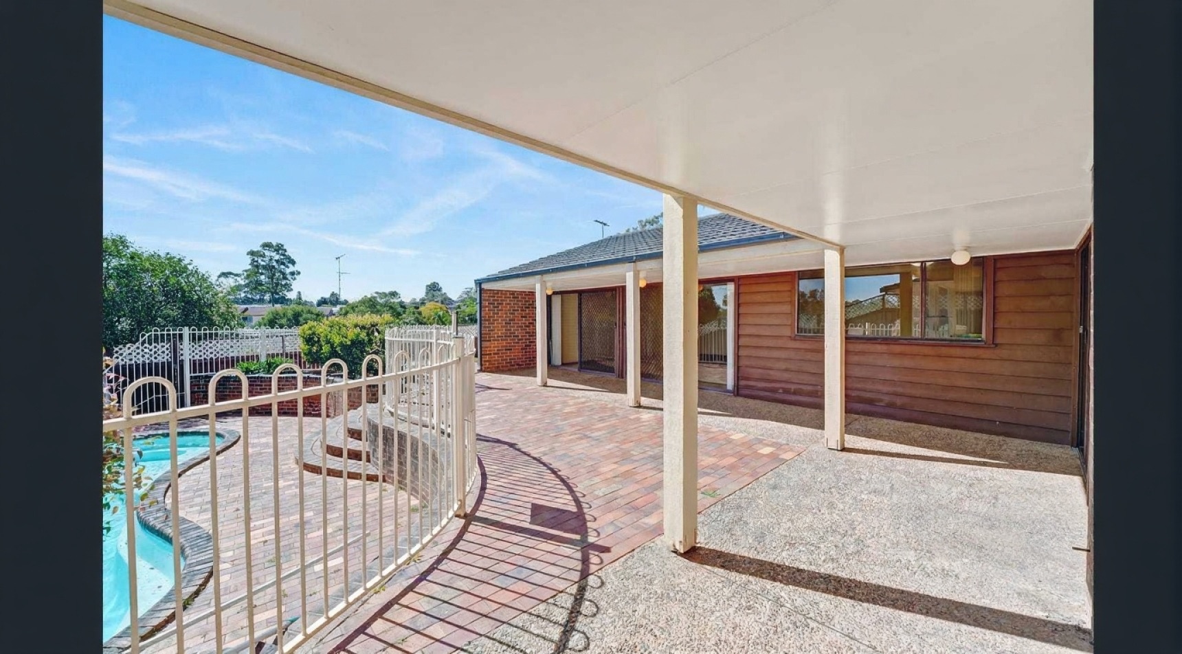 SIL with Swimming pool and jacuzzi — Home image 3
