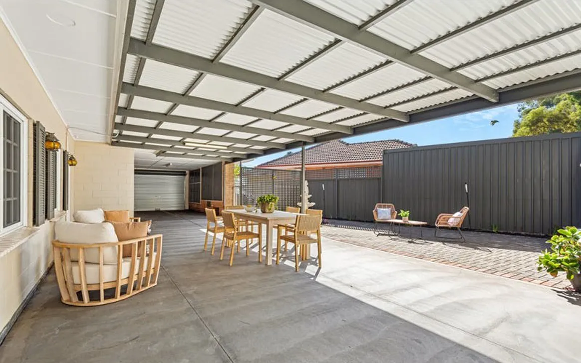 Elegant and Expansive Stylish 5-Bedroom SIL Home in Fulham — Home image 8