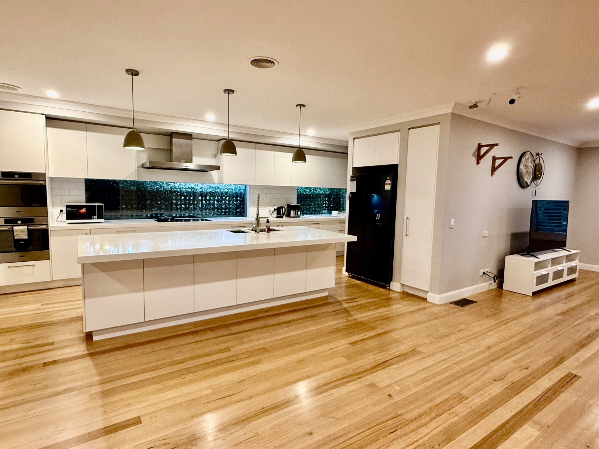 Modern & Spacious SIL Home: Offering Elegance, Space and Ultimate Comfort — Home image 26