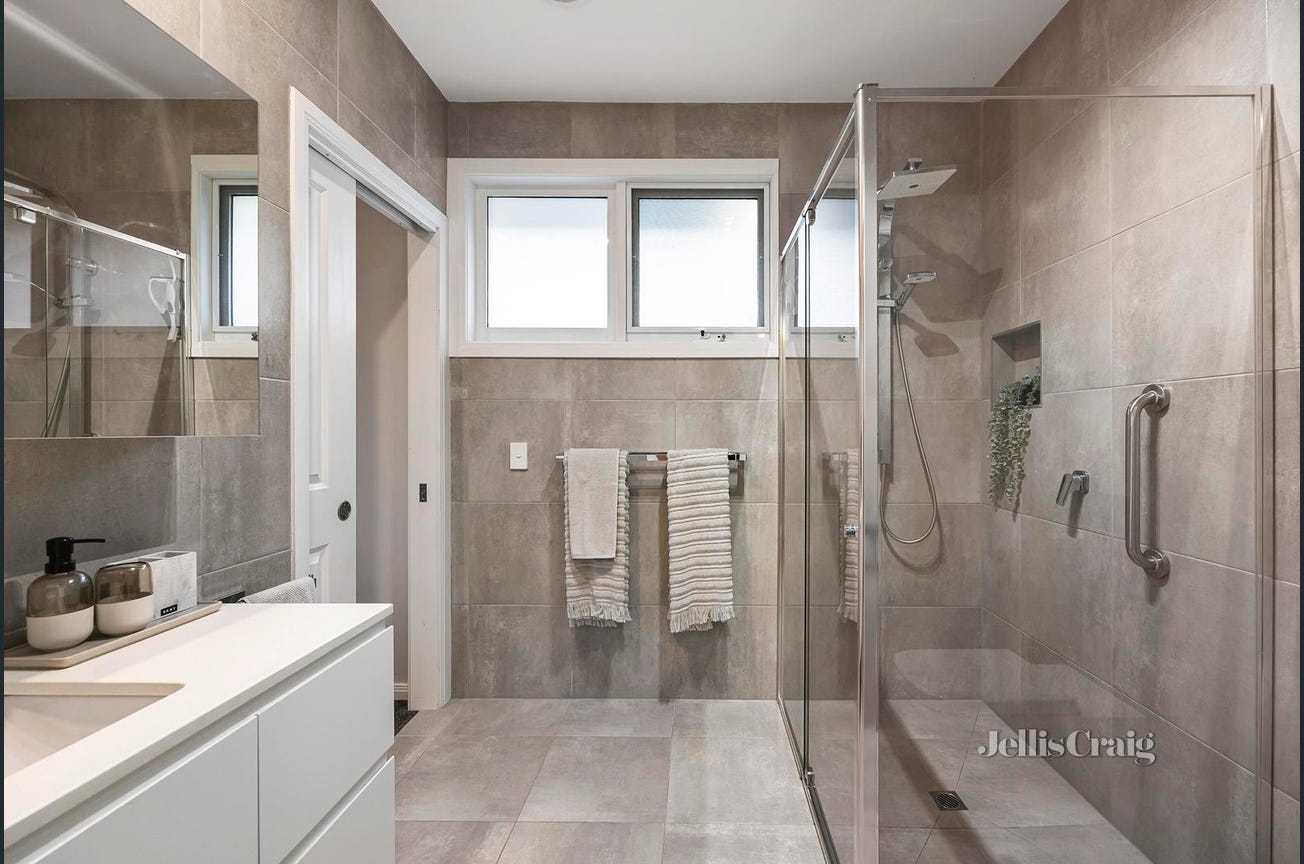 Modern & Spacious SIL Home: Offering Elegance, Space and Ultimate Comfort — Home image 31