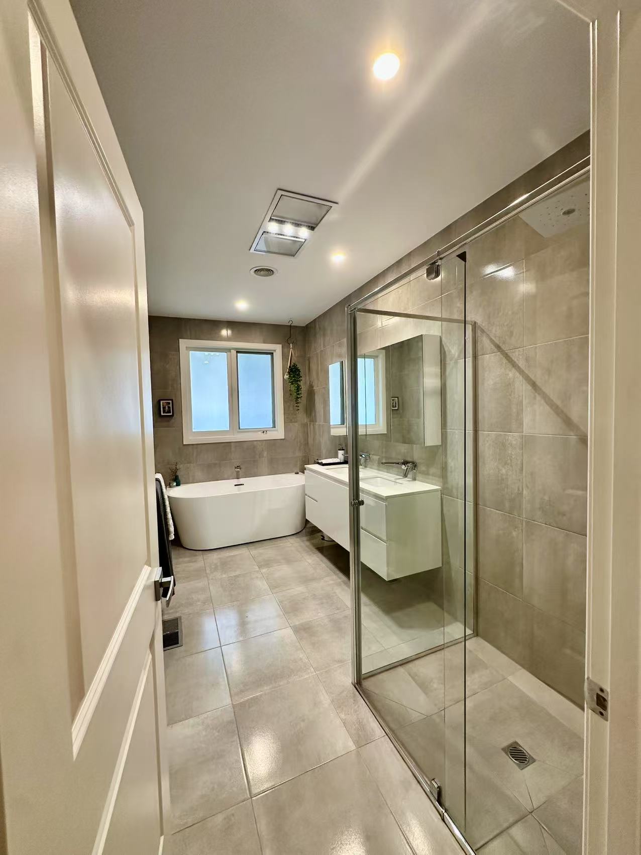 Modern & Spacious SIL Home: Offering Elegance, Space and Ultimate Comfort — Home image 12