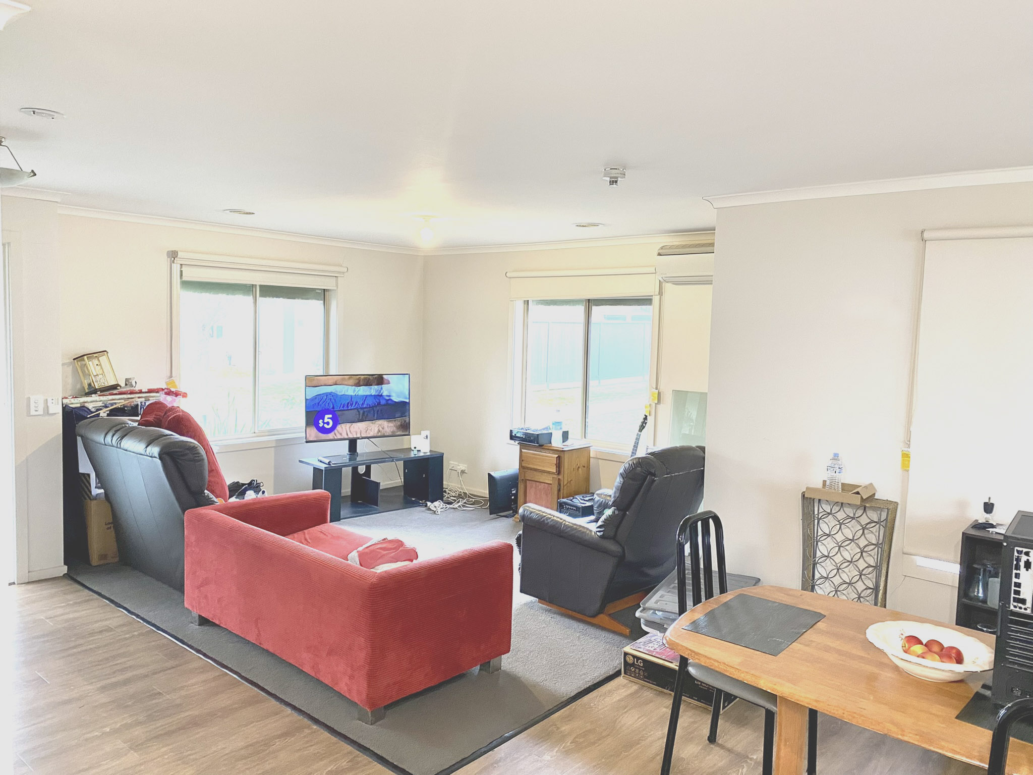 Modern 2 bedroom unit close to everything! — Home image 4