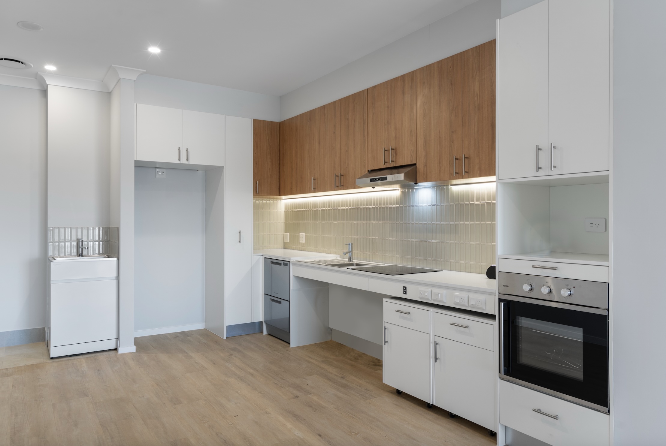 HPS Apartments Less than 1km From the Water! — Home image 3