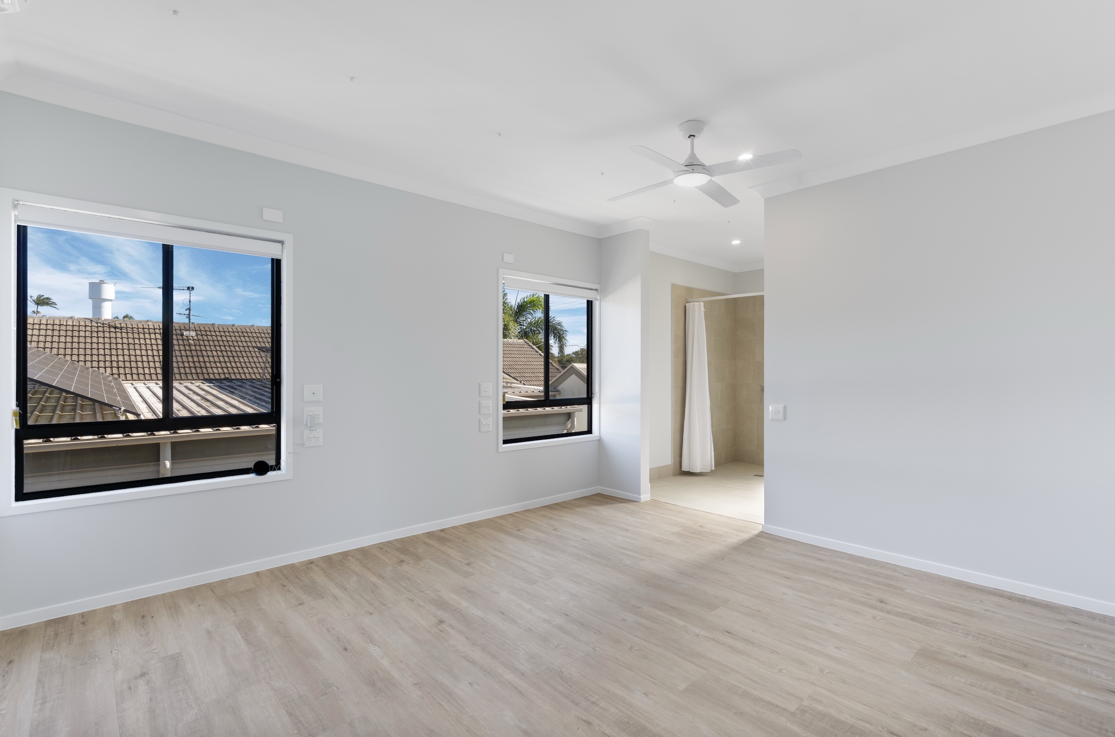 HPS Apartments Less than 1km From the Water! — Home image 8