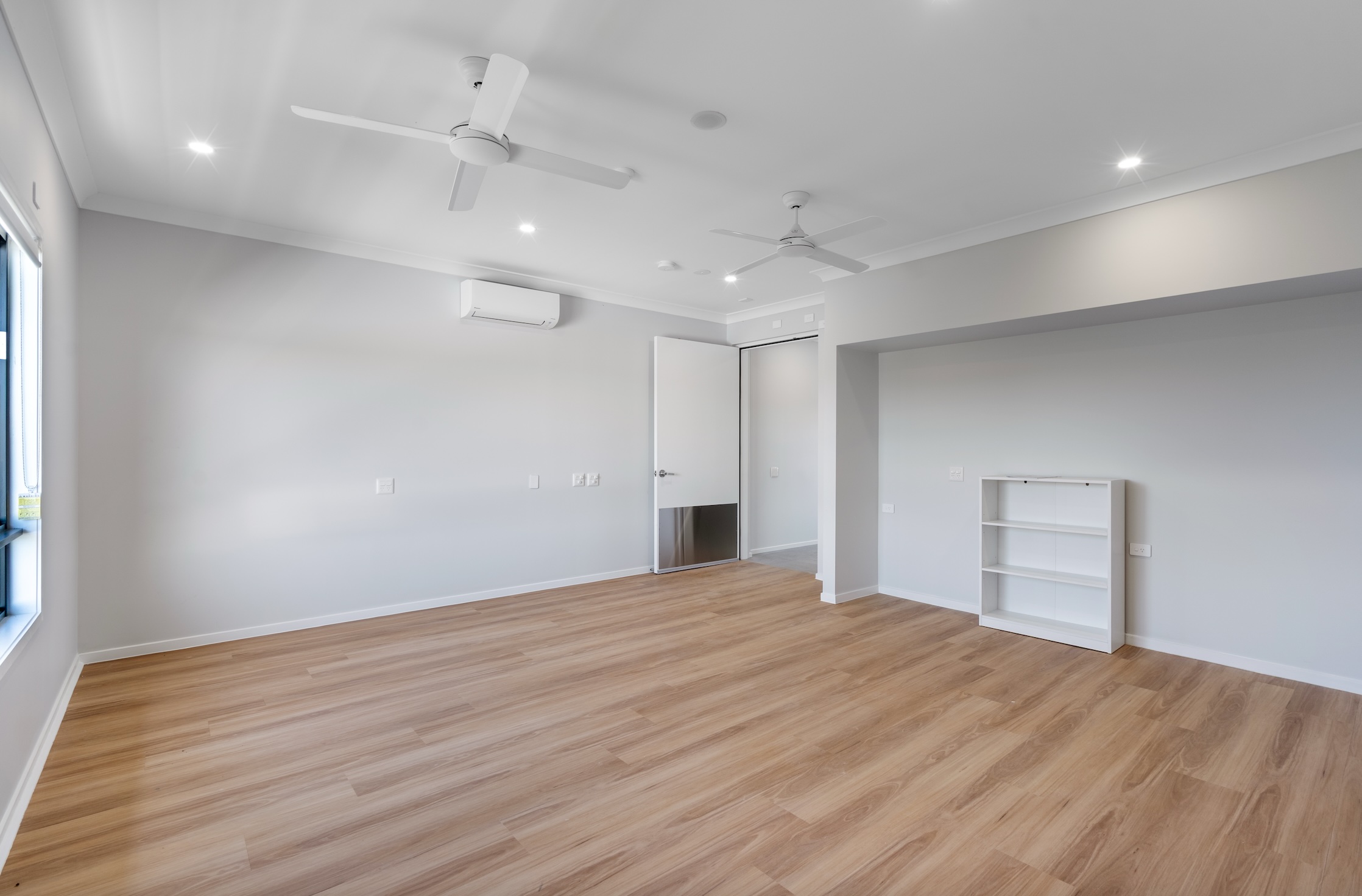 HPS Apartments Less than 1km From the Water! — Home image 10