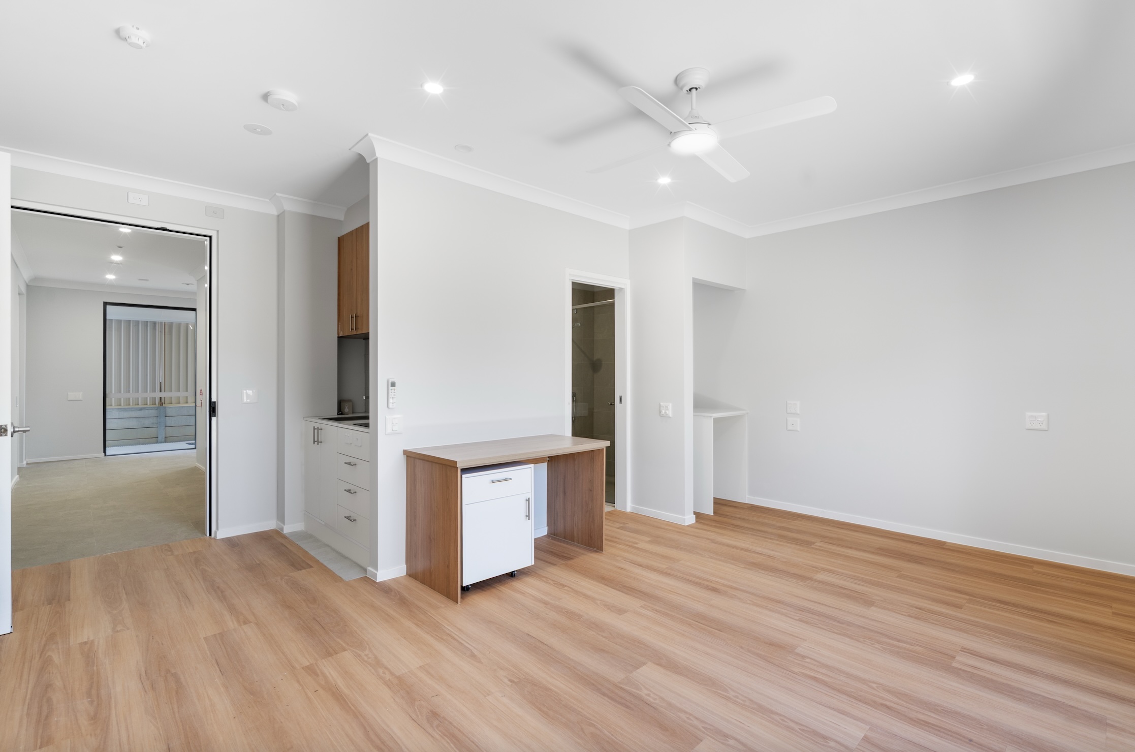 HPS Apartments Less than 1km From the Water! — Home image 11