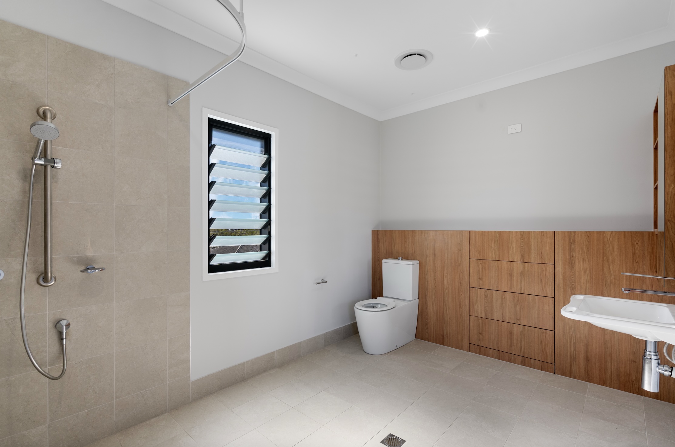 HPS Apartments Less than 1km From the Water! — Home image 13