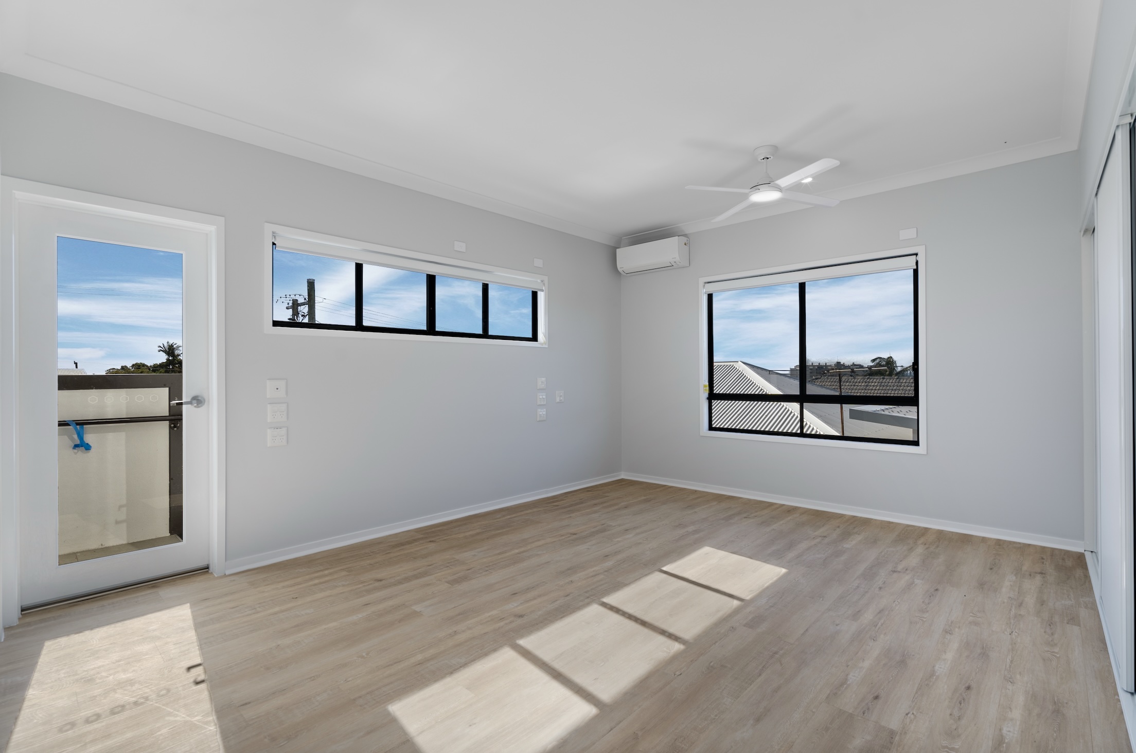 HPS Apartments Less than 1km From the Water! — Home image 16