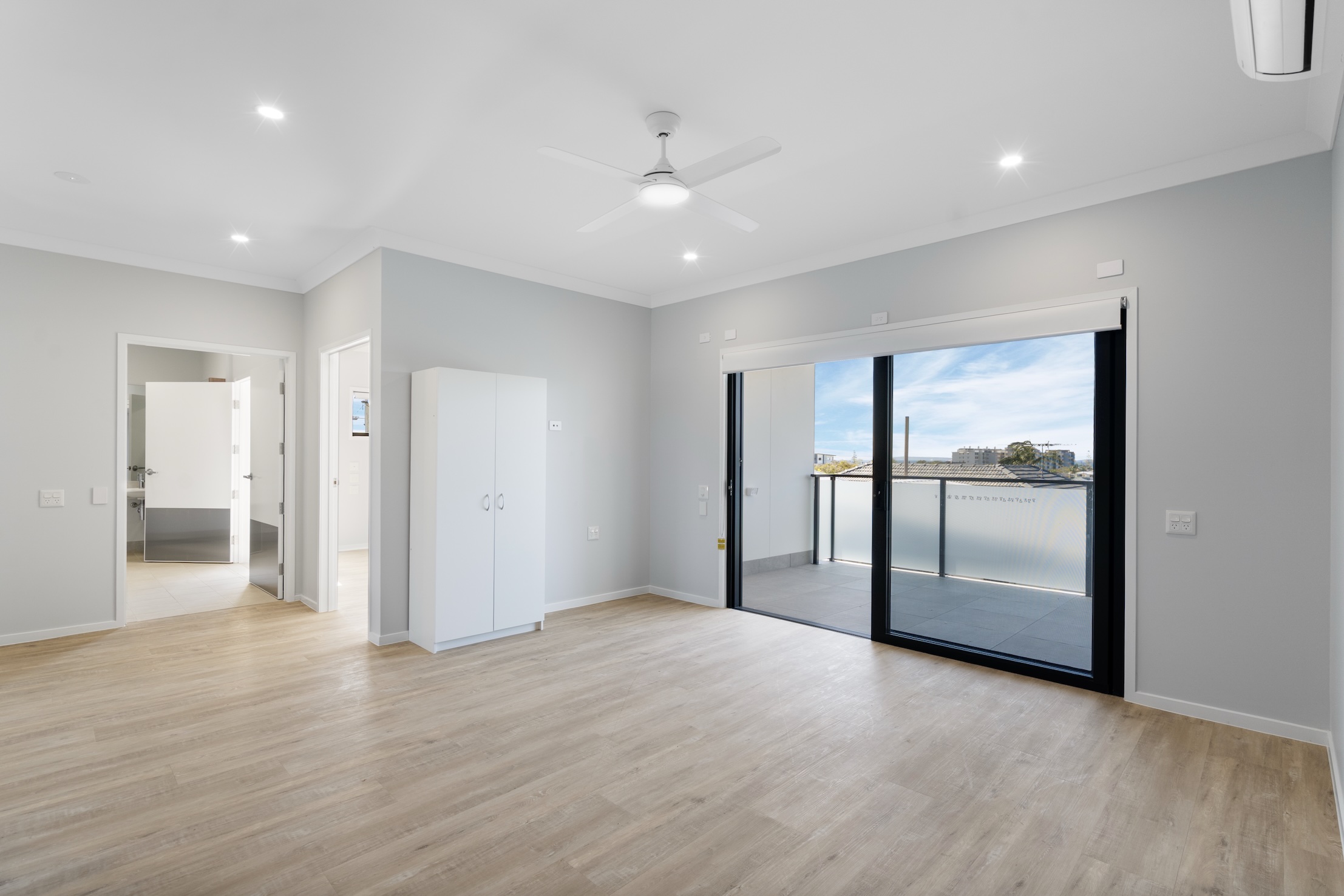 HPS Apartments Less than 1km From the Water! — Home image 18