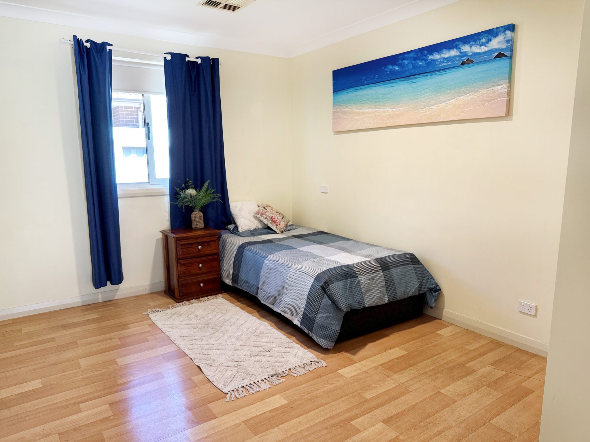 A spacious accessible home in a quiet street, offering 24/7 support and a secure, comfortable living environment. — Home image 3