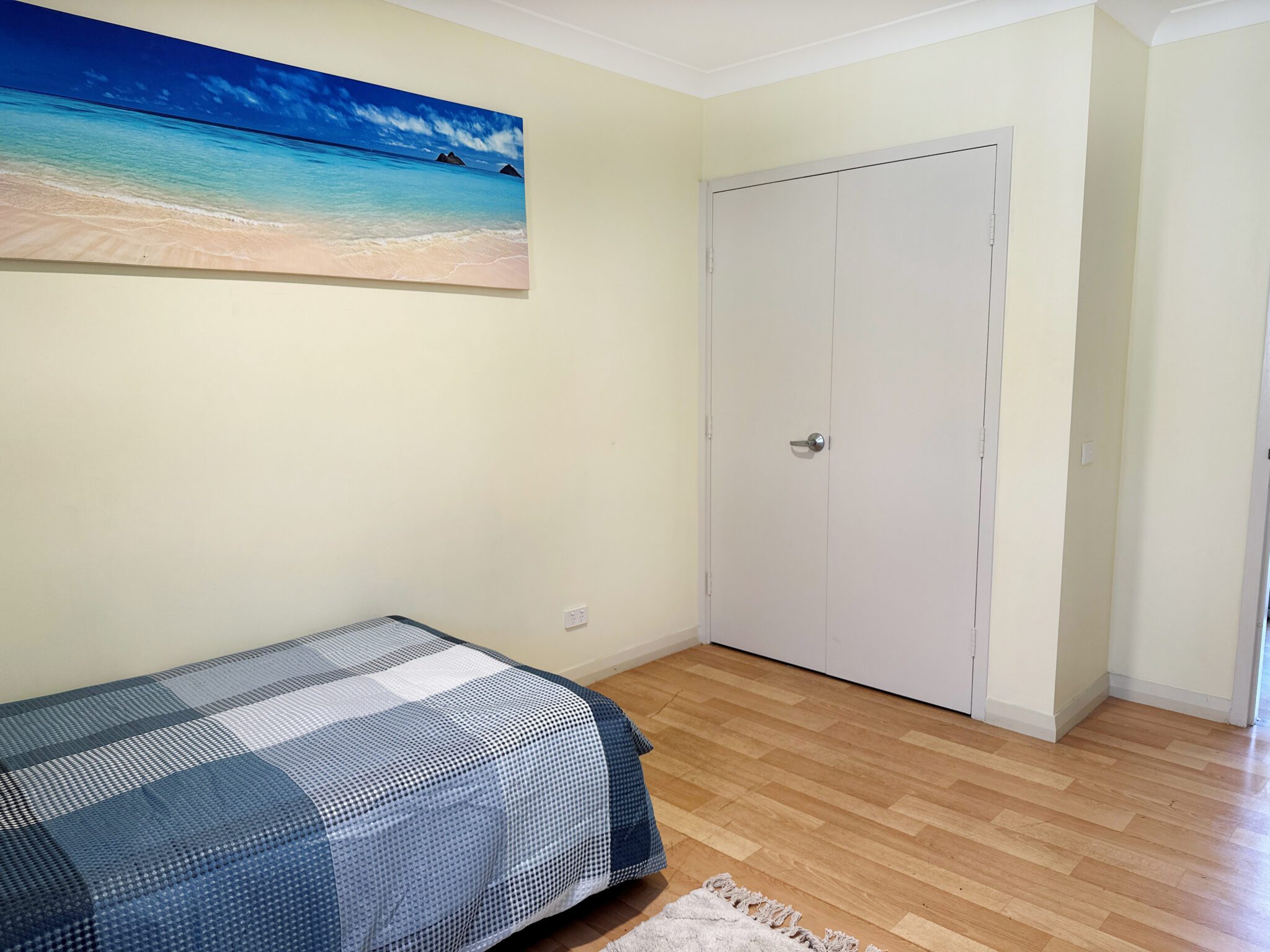 A spacious accessible home in a quiet street, offering 24/7 support and a secure, comfortable living environment. — Home image 7