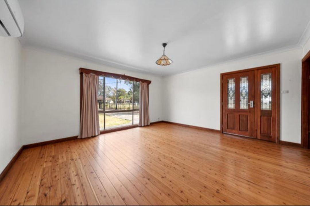 Castlereagh 3 bedroom Sil Home. With a one bedroom self contained flat at the back.. — Home image 3