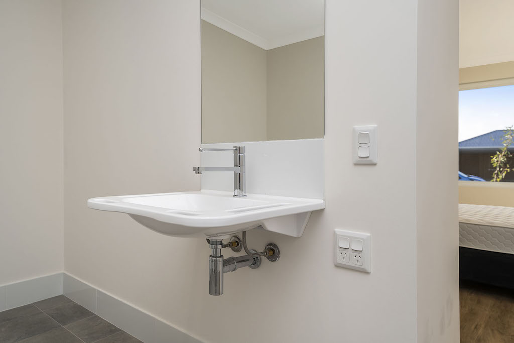 Sophisticated SDA High Physical Home in Baldivis — Home image 4