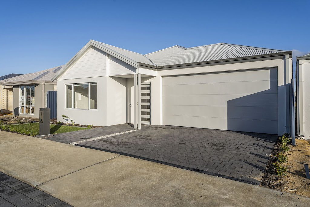 Sophisticated SDA High Physical Home in Baldivis — Home image 8