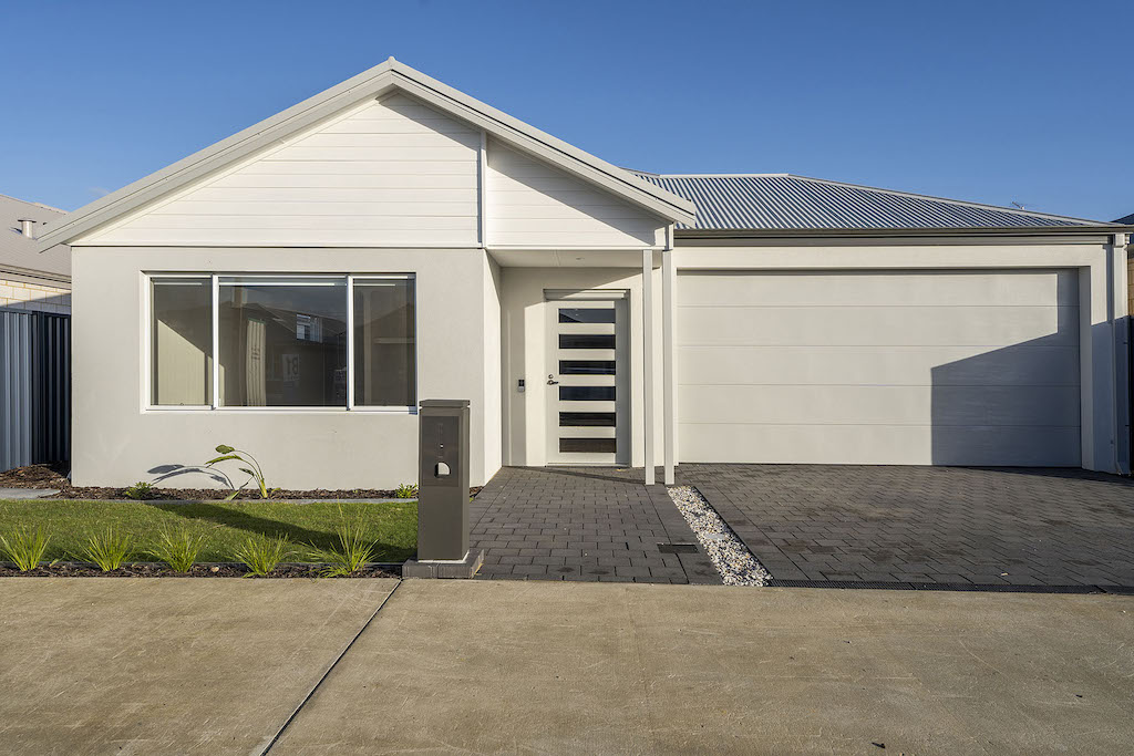 Sophisticated SDA High Physical Home in Baldivis — Home image 12