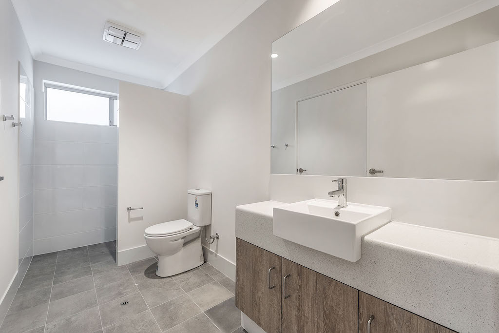 Sophisticated SDA High Physical Home in Baldivis — Home image 16
