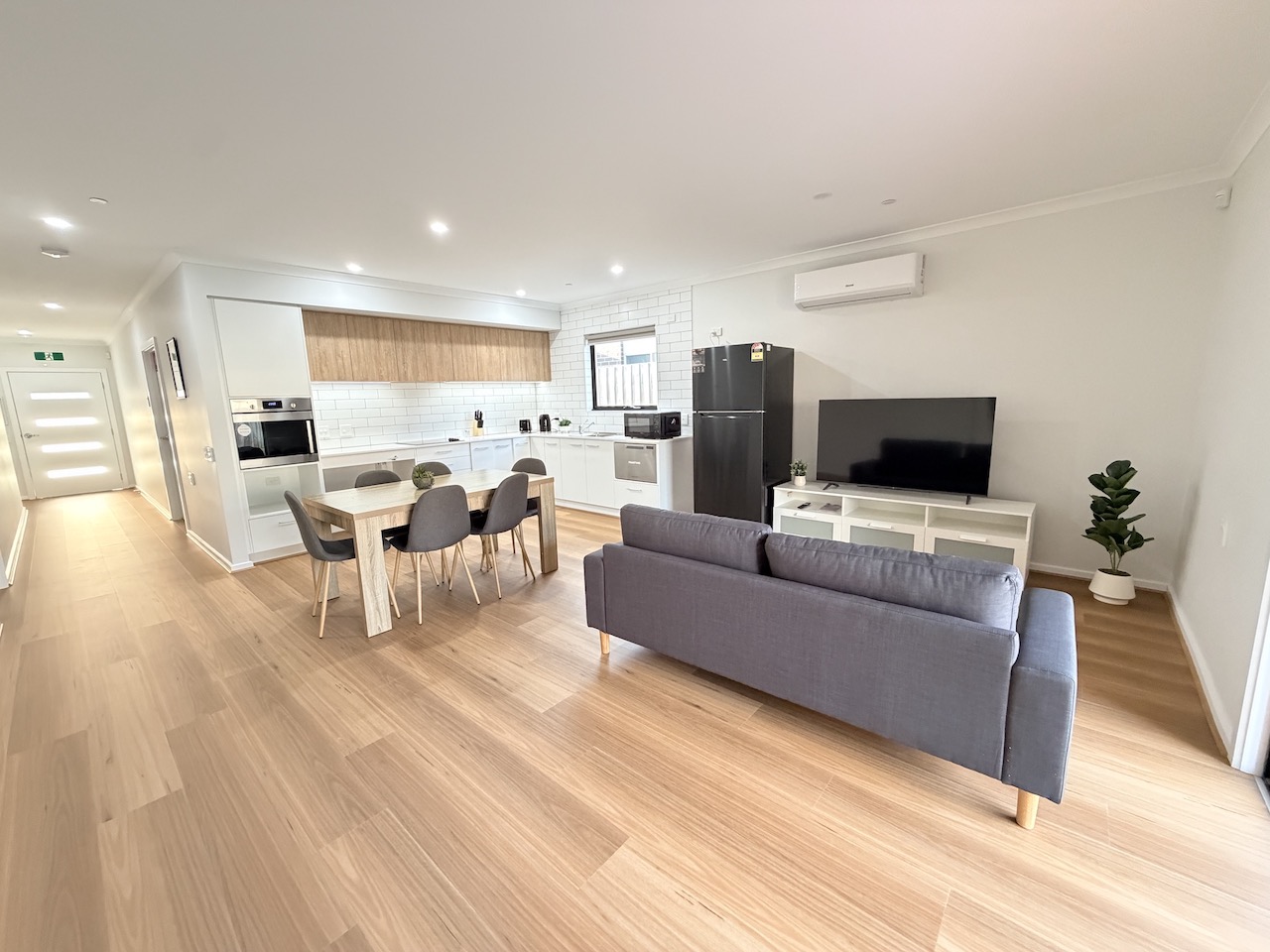 Bright & Modern 2-Bedroom + OOA HPS Home with Modern Open-Plan Living — Home image 3