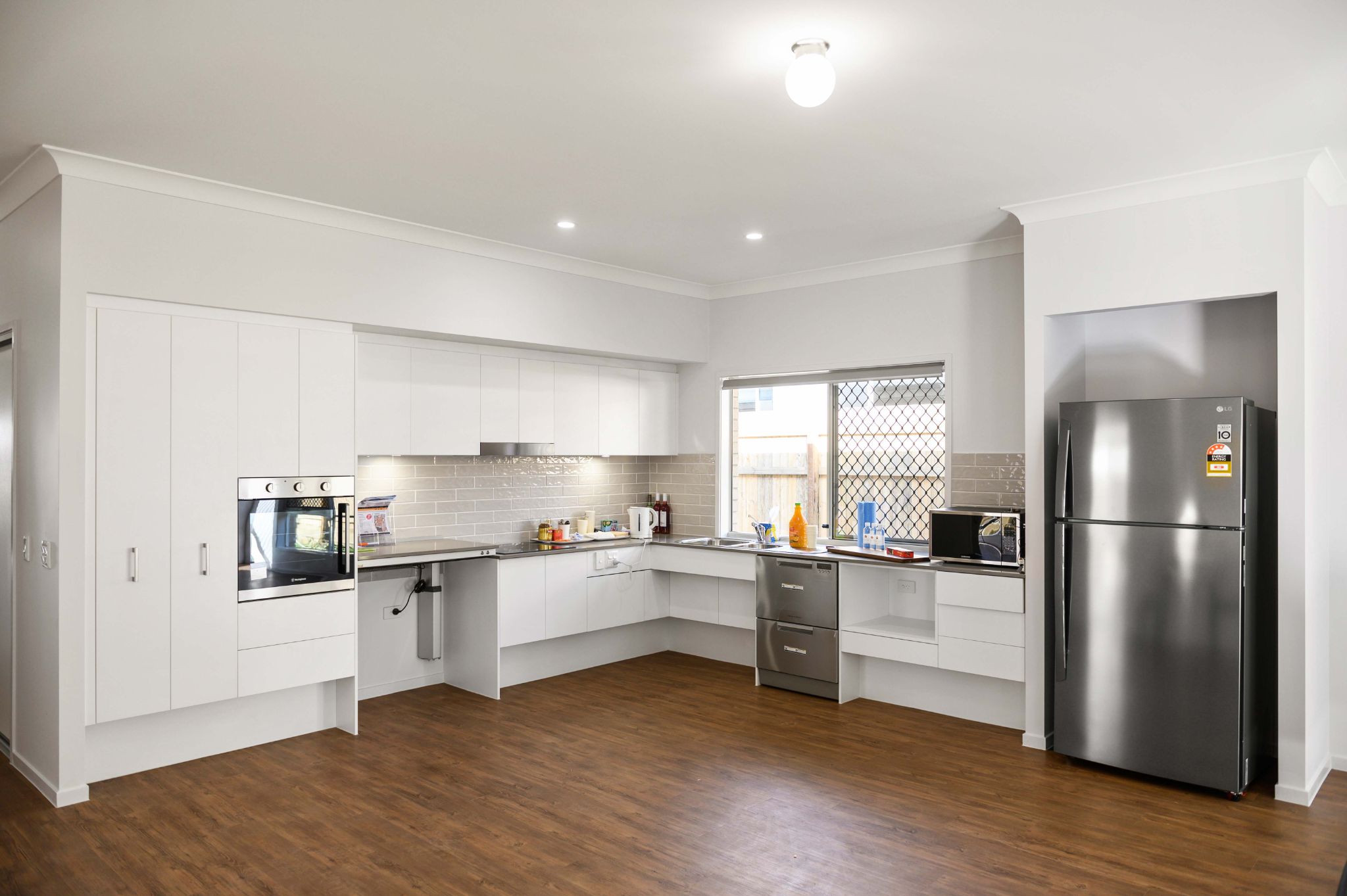 Quiet and Spacious Loganlea SDA — Home image 2