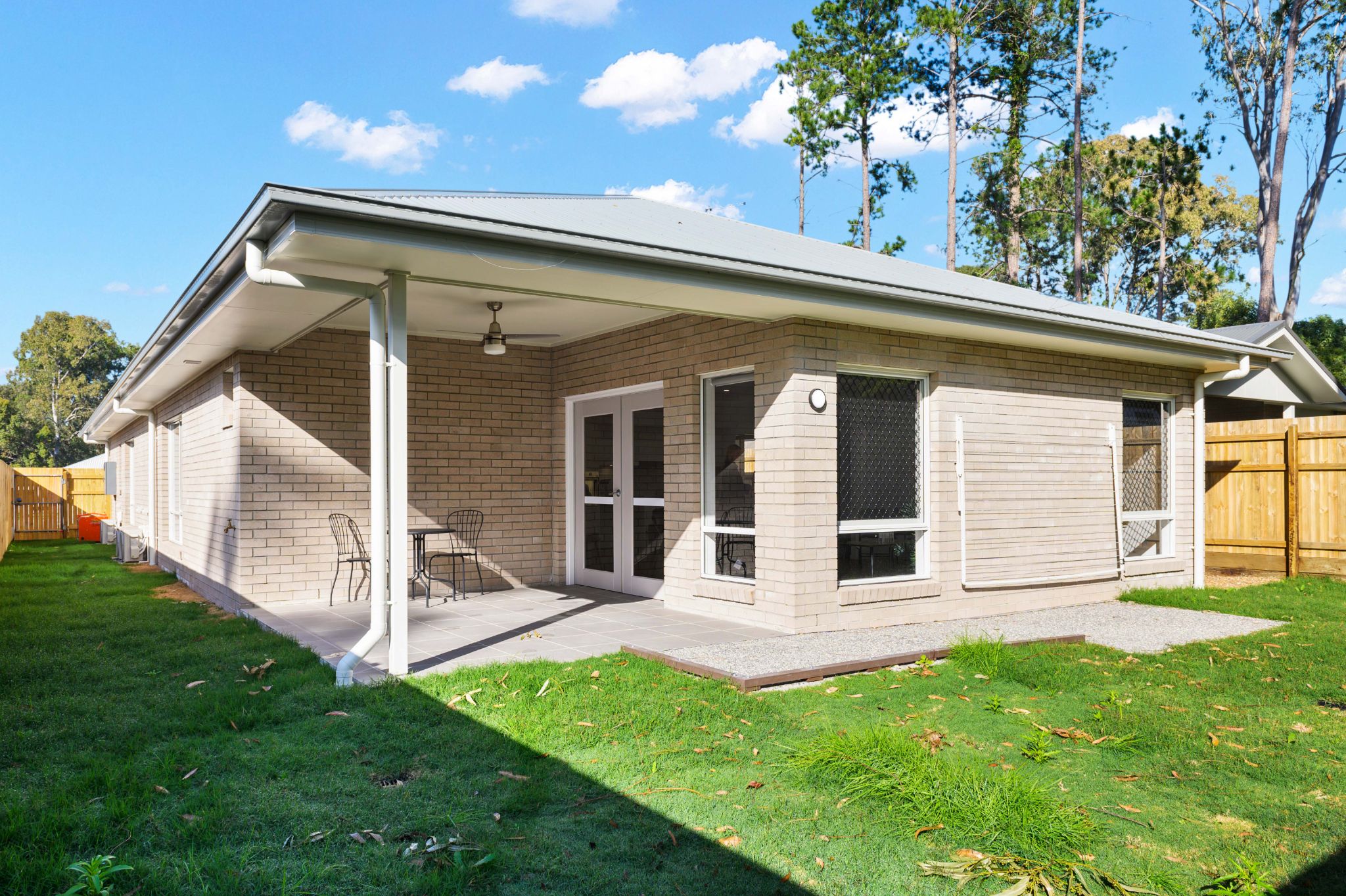 Quiet and Spacious Loganlea SDA — Home image 3